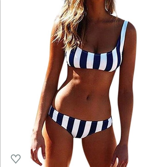 Bikini - Picture 1 of 3